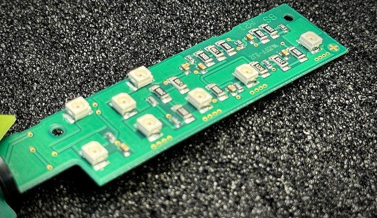 Bestückte Leiterplatte einer Automatik-Wählhebel-Elektronik